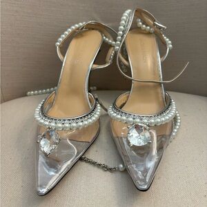 Mint condition. 100% authentic. No box no dust bag. Can fit 7.5 women